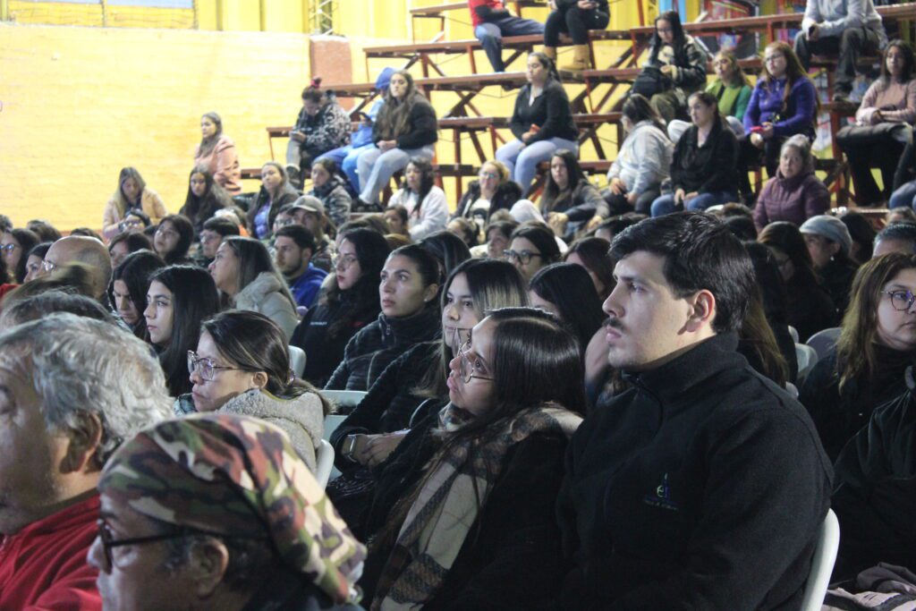 Familias del Comité Vista Cordillera participan en la aprobación del Plan de Acompañamiento Social y Técnico del Proyecto Amanecer del Valle en San Esteban.